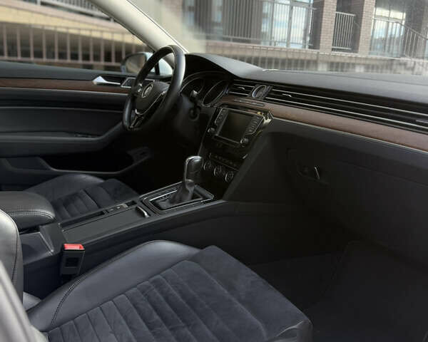 Белый Фольксваген Пассат, объемом двигателя 1.8 л и пробегом 126 тыс. км за 17000 $, фото 27 на Automoto.ua