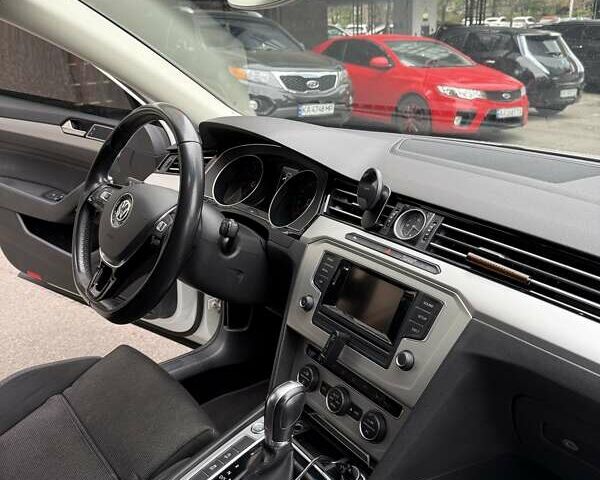 Белый Фольксваген Пассат, объемом двигателя 1.8 л и пробегом 142 тыс. км за 16690 $, фото 18 на Automoto.ua