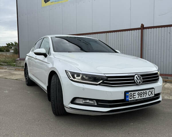 Белый Фольксваген Пассат, объемом двигателя 1.8 л и пробегом 190 тыс. км за 16500 $, фото 1 на Automoto.ua