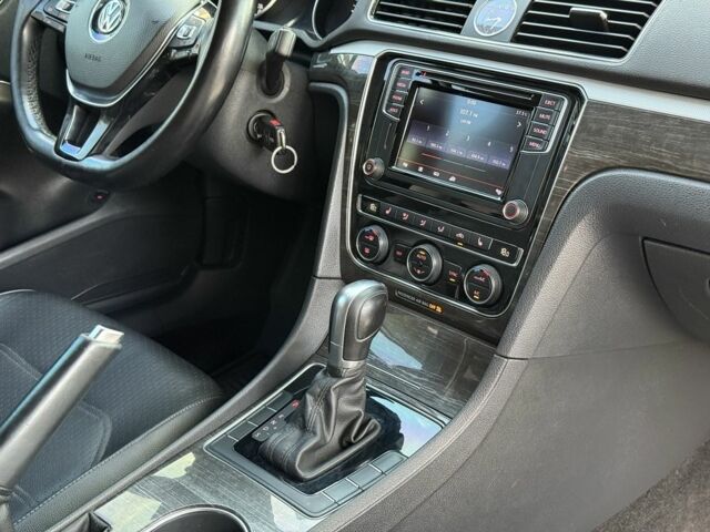 Белый Фольксваген Пассат, объемом двигателя 1.8 л и пробегом 204 тыс. км за 11700 $, фото 19 на Automoto.ua