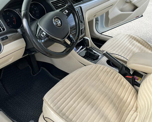 Белый Фольксваген Пассат, объемом двигателя 1.8 л и пробегом 297 тыс. км за 11800 $, фото 13 на Automoto.ua