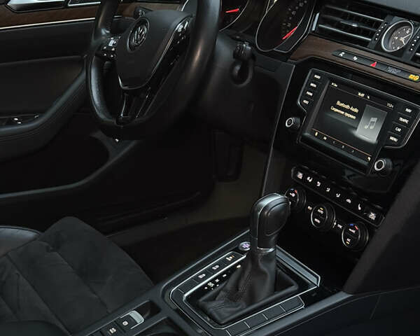 Белый Фольксваген Пассат, объемом двигателя 1.8 л и пробегом 130 тыс. км за 16900 $, фото 38 на Automoto.ua