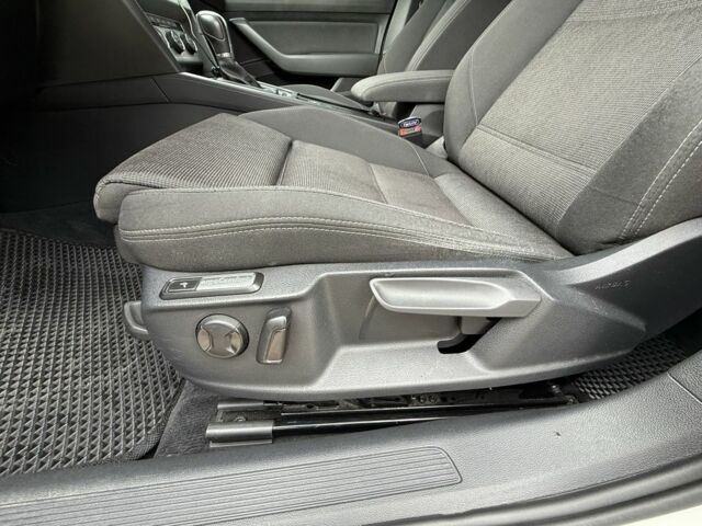 Белый Фольксваген Пассат, объемом двигателя 0 л и пробегом 173 тыс. км за 17999 $, фото 21 на Automoto.ua