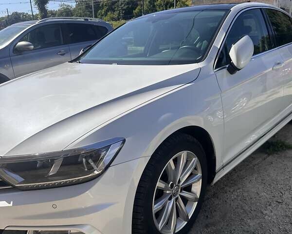 Белый Фольксваген Пассат, объемом двигателя 1.97 л и пробегом 309 тыс. км за 16500 $, фото 4 на Automoto.ua