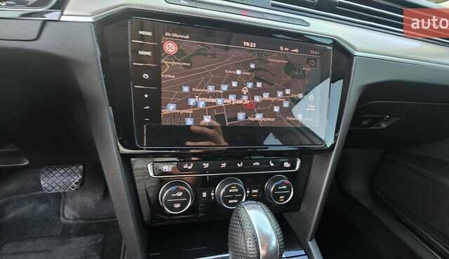 Белый Фольксваген Пассат, объемом двигателя 1.97 л и пробегом 235 тыс. км за 20000 $, фото 3 на Automoto.ua