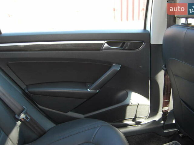 Белый Фольксваген Пассат, объемом двигателя 1.8 л и пробегом 123 тыс. км за 16000 $, фото 75 на Automoto.ua