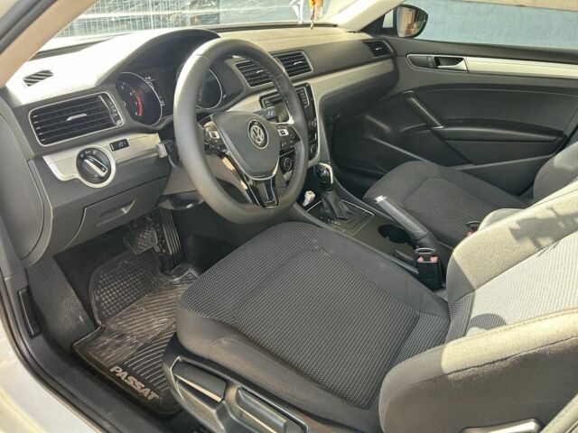 Білий Фольксваген Пассат, об'ємом двигуна 1.8 л та пробігом 165 тис. км за 12800 $, фото 4 на Automoto.ua