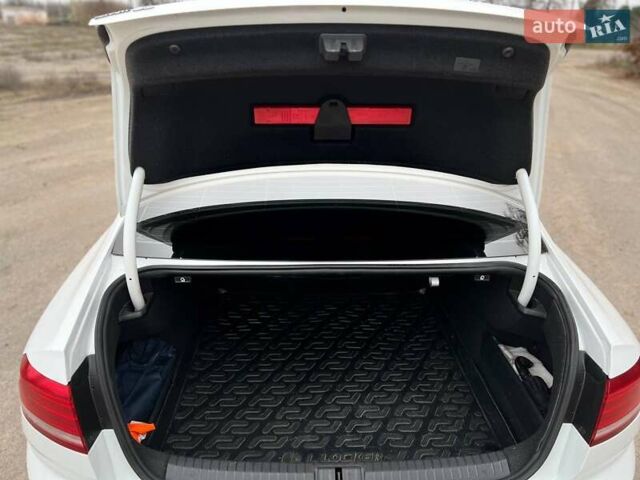 Білий Фольксваген Пассат, об'ємом двигуна 1.8 л та пробігом 147 тис. км за 12700 $, фото 14 на Automoto.ua