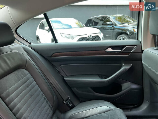 Білий Фольксваген Пассат, об'ємом двигуна 1.8 л та пробігом 170 тис. км за 15500 $, фото 21 на Automoto.ua