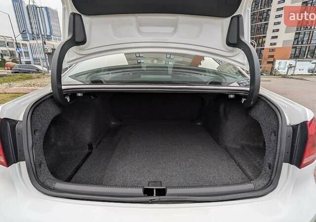 Белый Фольксваген Пассат, объемом двигателя 1.8 л и пробегом 182 тыс. км за 11350 $, фото 4 на Automoto.ua