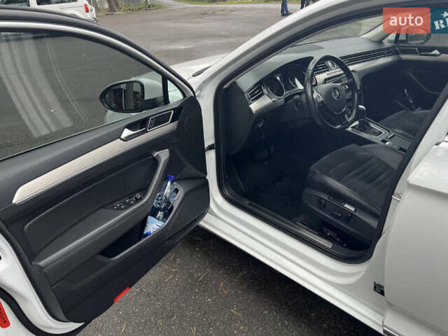 Белый Фольксваген Пассат, объемом двигателя 1.97 л и пробегом 239 тыс. км за 18000 $, фото 11 на Automoto.ua