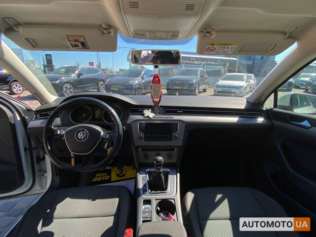 Білий Фольксваген Пассат, об'ємом двигуна 1.6 л та пробігом 233 тис. км за 14990 $, фото 11 на Automoto.ua