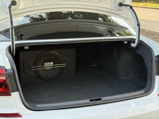 Белый Фольксваген Пассат, объемом двигателя 1.8 л и пробегом 204 тыс. км за 11700 $, фото 23 на Automoto.ua