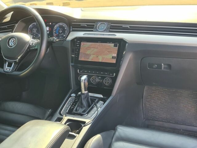 Білий Фольксваген Пассат, об'ємом двигуна 2 л та пробігом 232 тис. км за 19500 $, фото 5 на Automoto.ua