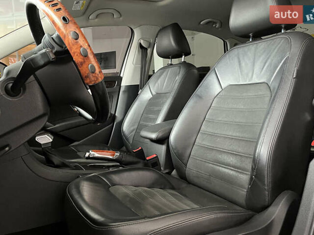 Білий Фольксваген Пассат, об'ємом двигуна 3.6 л та пробігом 124 тис. км за 11000 $, фото 12 на Automoto.ua