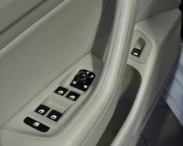 Белый Фольксваген Пассат, объемом двигателя 1.97 л и пробегом 261 тыс. км за 16600 $, фото 10 на Automoto.ua