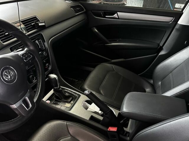 Белый Фольксваген Пассат, объемом двигателя 2 л и пробегом 239 тыс. км за 12300 $, фото 13 на Automoto.ua