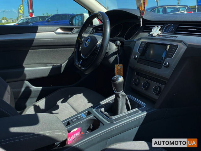 Білий Фольксваген Пассат, об'ємом двигуна 1.6 л та пробігом 233 тис. км за 14990 $, фото 14 на Automoto.ua