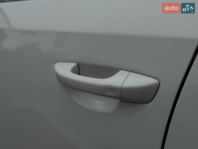 Білий Фольксваген Пассат, об'ємом двигуна 1.8 л та пробігом 148 тис. км за 10300 $, фото 5 на Automoto.ua