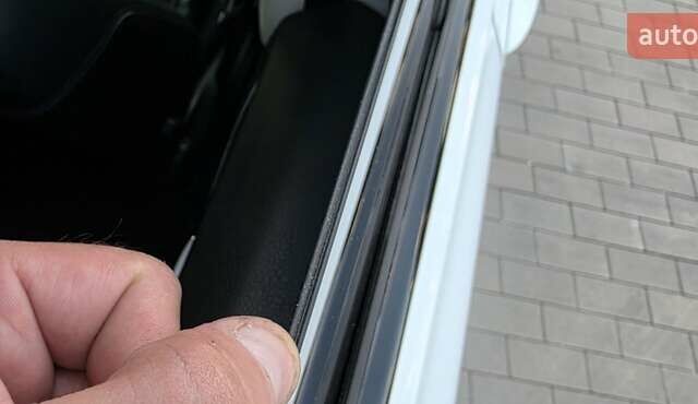 Белый Фольксваген Пассат, объемом двигателя 1.97 л и пробегом 235 тыс. км за 20000 $, фото 13 на Automoto.ua