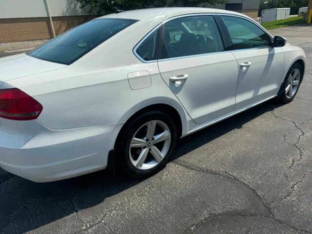 Білий Фольксваген Пассат, об'ємом двигуна 2 л та пробігом 74 тис. км за 6200 $, фото 3 на Automoto.ua