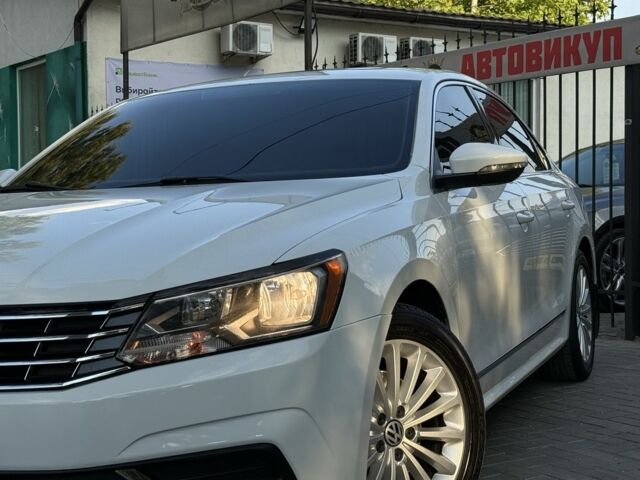 Белый Фольксваген Пассат, объемом двигателя 1.8 л и пробегом 204 тыс. км за 11700 $, фото 3 на Automoto.ua