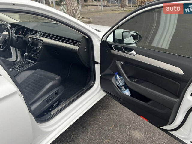 Белый Фольксваген Пассат, объемом двигателя 1.97 л и пробегом 239 тыс. км за 18000 $, фото 12 на Automoto.ua