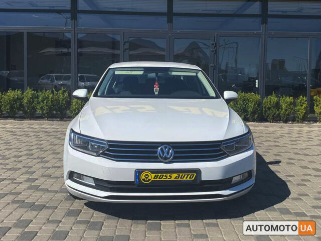 Білий Фольксваген Пассат, об'ємом двигуна 1.6 л та пробігом 233 тис. км за 14990 $, фото 6 на Automoto.ua