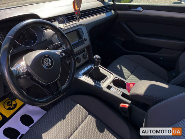 Білий Фольксваген Пассат, об'ємом двигуна 1.6 л та пробігом 233 тис. км за 14990 $, фото 8 на Automoto.ua