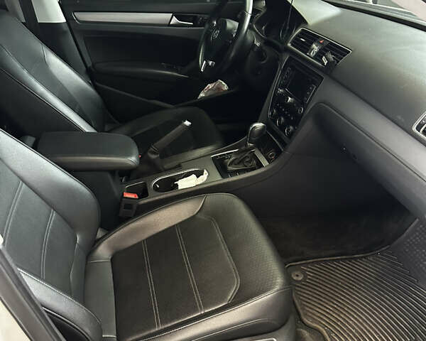 Білий Фольксваген Пассат, об'ємом двигуна 1.97 л та пробігом 239 тис. км за 12300 $, фото 15 на Automoto.ua