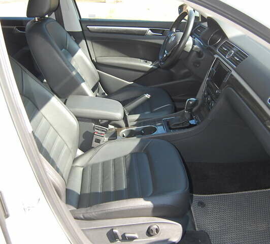 Белый Фольксваген Пассат, объемом двигателя 1.8 л и пробегом 123 тыс. км за 16000 $, фото 100 на Automoto.ua