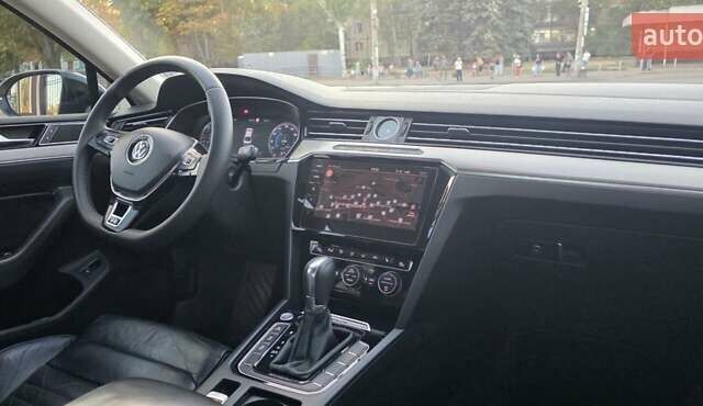 Белый Фольксваген Пассат, объемом двигателя 1.97 л и пробегом 235 тыс. км за 20000 $, фото 9 на Automoto.ua