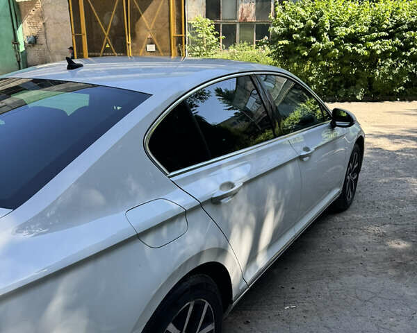 Білий Фольксваген Пассат, об'ємом двигуна 1.8 л та пробігом 225 тис. км за 16500 $, фото 9 на Automoto.ua