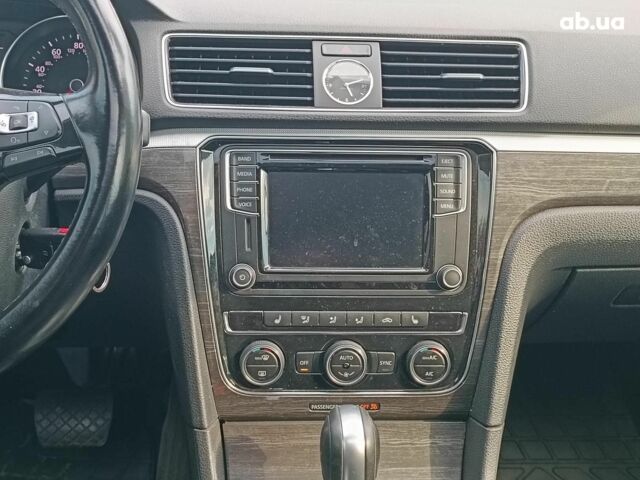 Белый Фольксваген Пассат, объемом двигателя 1.8 л и пробегом 134 тыс. км за 12490 $, фото 16 на Automoto.ua