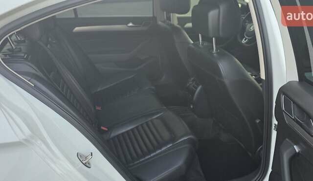 Белый Фольксваген Пассат, объемом двигателя 1.97 л и пробегом 235 тыс. км за 20000 $, фото 8 на Automoto.ua