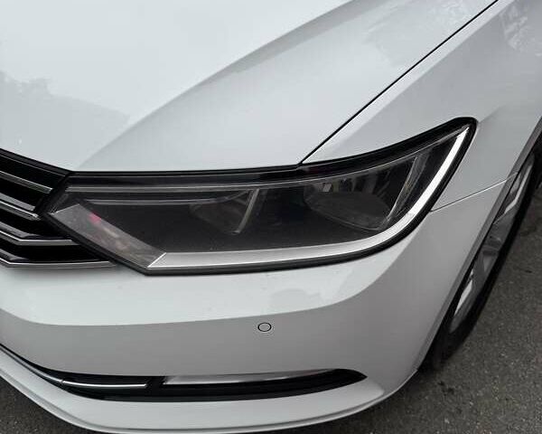 Белый Фольксваген Пассат, объемом двигателя 1.8 л и пробегом 142 тыс. км за 16690 $, фото 14 на Automoto.ua