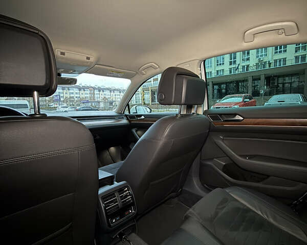 Белый Фольксваген Пассат, объемом двигателя 1.8 л и пробегом 130 тыс. км за 16900 $, фото 24 на Automoto.ua