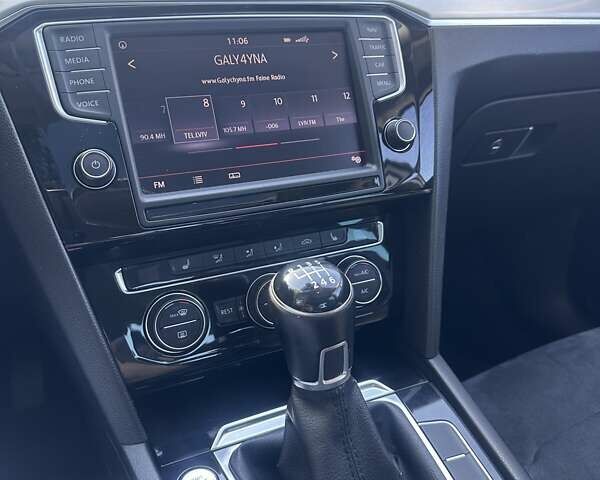 Белый Фольксваген Пассат, объемом двигателя 1.97 л и пробегом 309 тыс. км за 16500 $, фото 17 на Automoto.ua