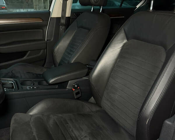 Белый Фольксваген Пассат, объемом двигателя 1.8 л и пробегом 130 тыс. км за 16900 $, фото 18 на Automoto.ua