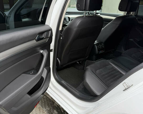 Белый Фольксваген Пассат, объемом двигателя 1.97 л и пробегом 219 тыс. км за 19300 $, фото 18 на Automoto.ua