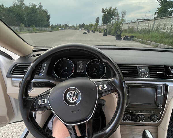 Белый Фольксваген Пассат, объемом двигателя 1.8 л и пробегом 297 тыс. км за 11800 $, фото 12 на Automoto.ua