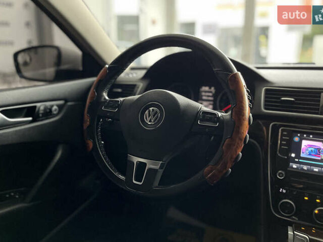 Білий Фольксваген Пассат, об'ємом двигуна 3.6 л та пробігом 124 тис. км за 11000 $, фото 25 на Automoto.ua