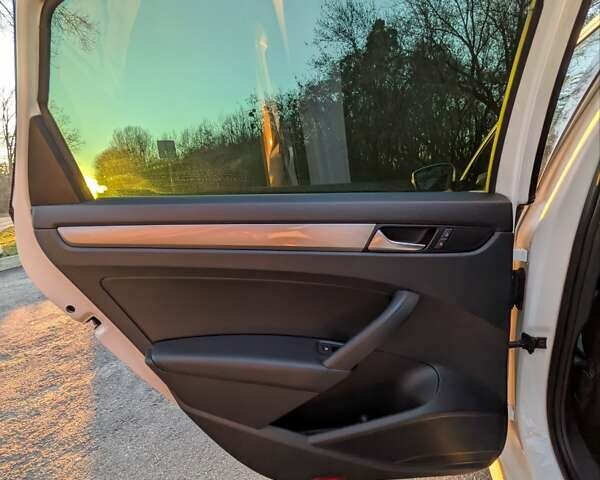 Білий Фольксваген Пассат, об'ємом двигуна 1.8 л та пробігом 190 тис. км за 9500 $, фото 17 на Automoto.ua