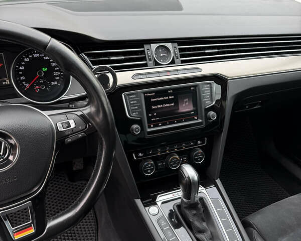 Белый Фольксваген Пассат, объемом двигателя 1.97 л и пробегом 219 тыс. км за 19300 $, фото 7 на Automoto.ua