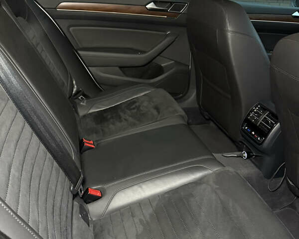 Белый Фольксваген Пассат, объемом двигателя 1.8 л и пробегом 130 тыс. км за 16900 $, фото 33 на Automoto.ua