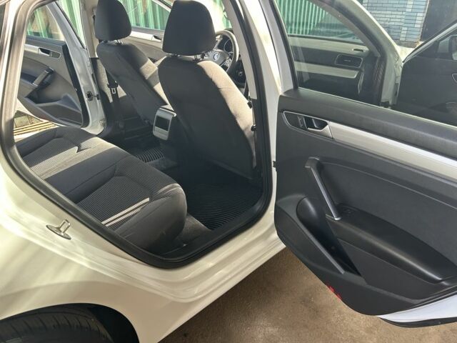 Білий Фольксваген Пассат, об'ємом двигуна 1.8 л та пробігом 165 тис. км за 12800 $, фото 15 на Automoto.ua