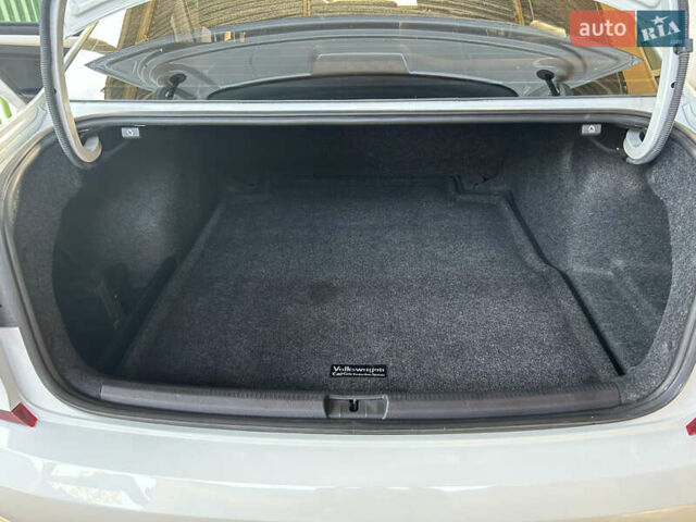 Белый Фольксваген Пассат, объемом двигателя 1.8 л и пробегом 165 тыс. км за 12800 $, фото 10 на Automoto.ua