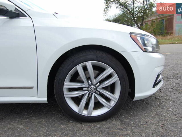 Белый Фольксваген Пассат, объемом двигателя 1.8 л и пробегом 123 тыс. км за 16000 $, фото 14 на Automoto.ua