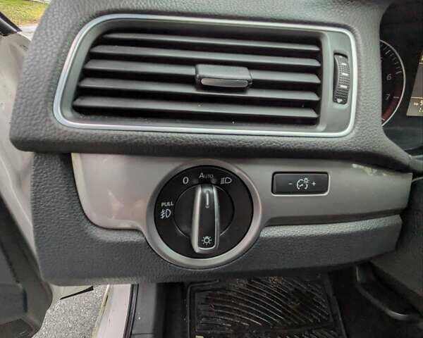 Белый Фольксваген Пассат, объемом двигателя 1.8 л и пробегом 189 тыс. км за 9700 $, фото 11 на Automoto.ua