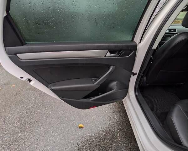 Белый Фольксваген Пассат, объемом двигателя 1.8 л и пробегом 189 тыс. км за 9700 $, фото 7 на Automoto.ua